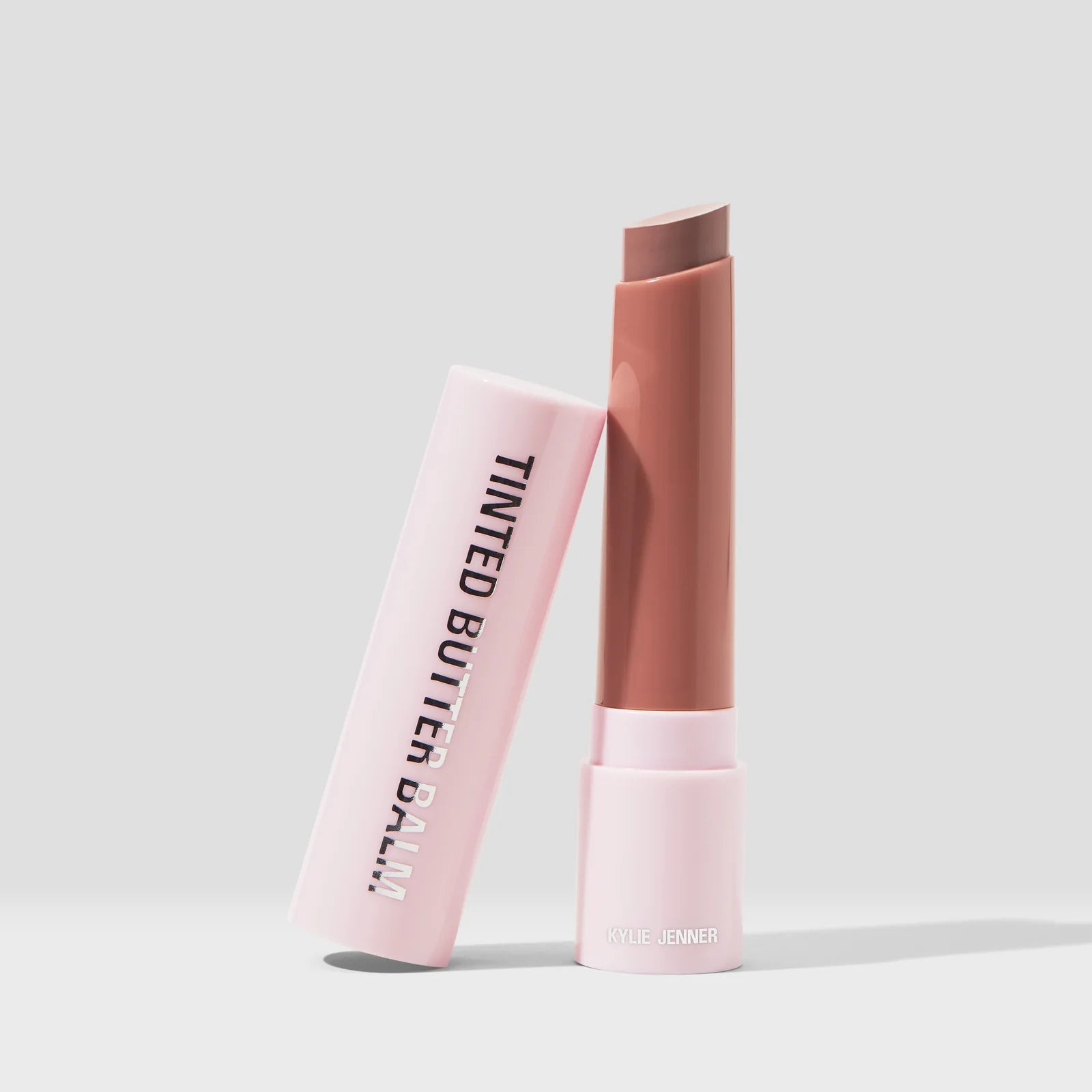 KYLIE COSMETICS – Balsamo labial con color tono 609 she's lovely