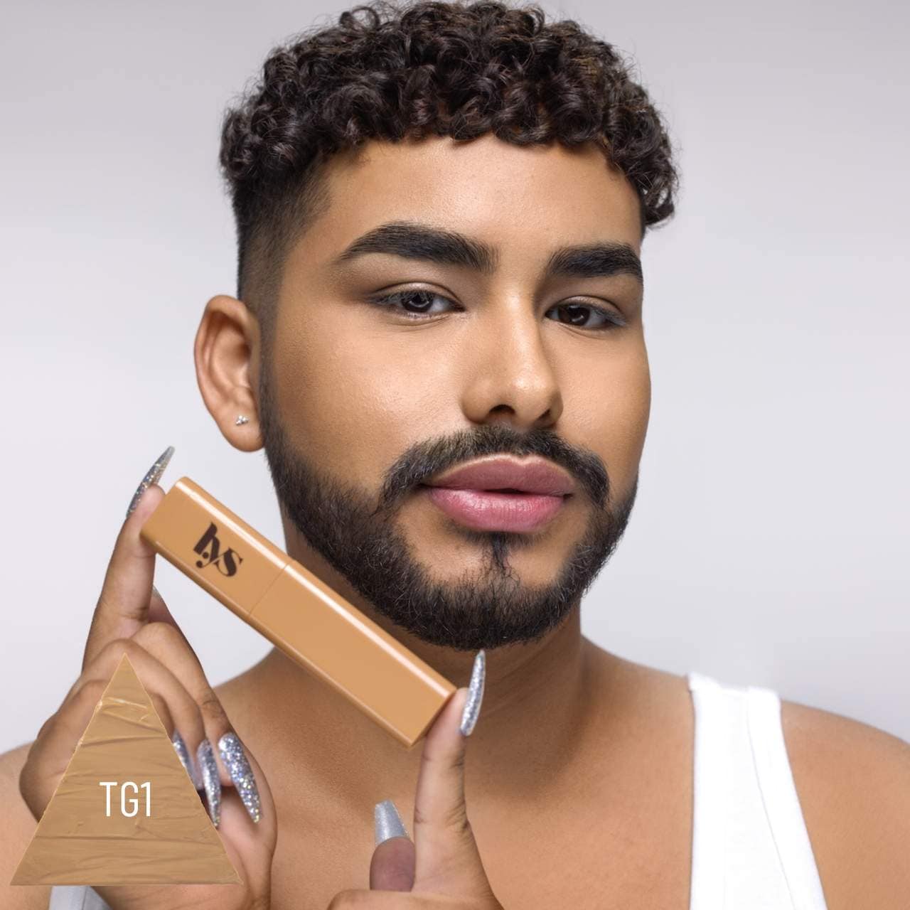 LYS Cosmetics - Base en barra tono tg1 latte